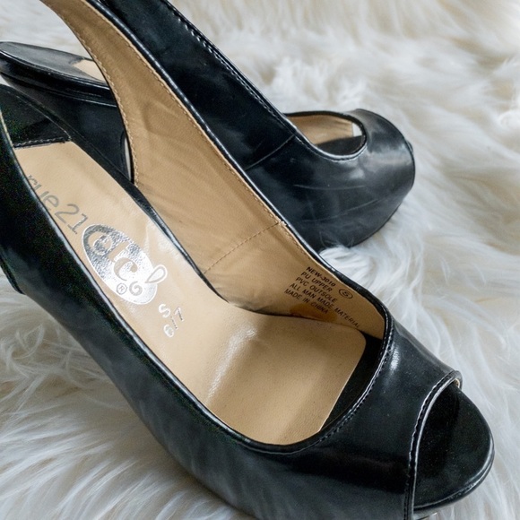 Rue21 Black Sling Back Peep Toe Heels - Picture 3 of 6